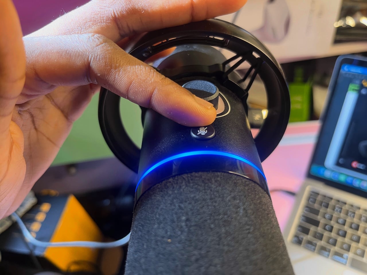 Maono PD200W Review: The Creator's Shortcut To Sounding Professional 9
