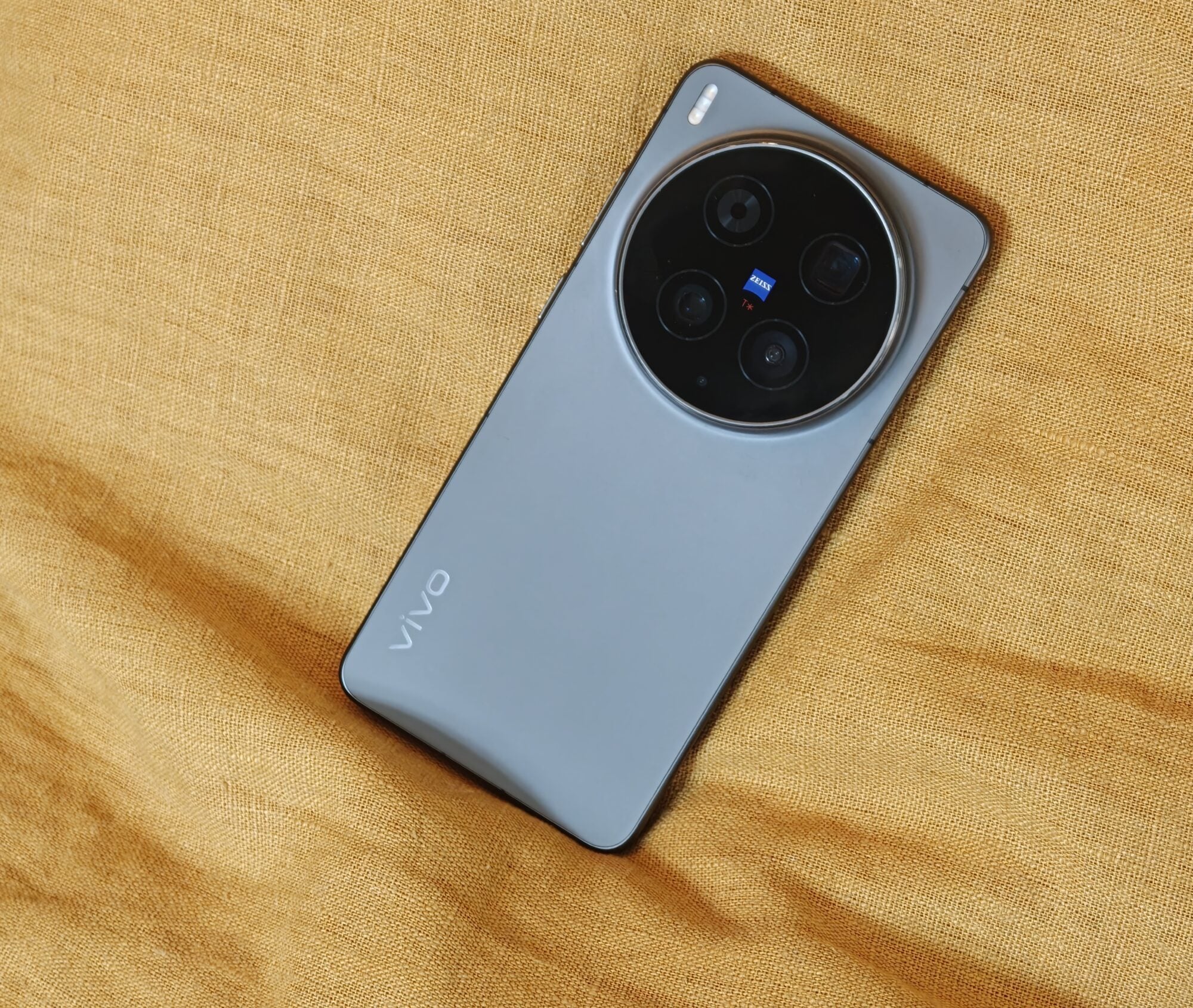 Vivo X300 Ultra Review: A 200MP Camera That Lives Up to the Hype 4