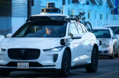 It’s official: self-driving taxis are coming to France—are you ready to hail your first ride? 4