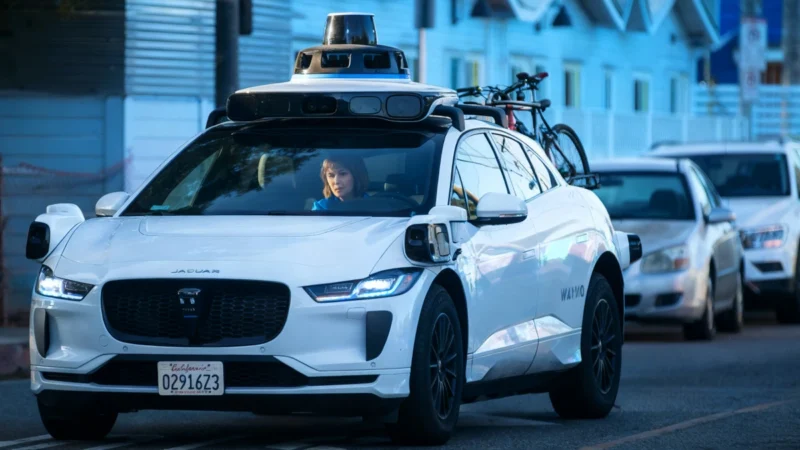 It’s official: self-driving taxis are coming to France—are you ready to hail your first ride? 3