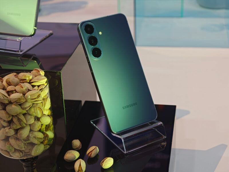 Galaxy S26 FE Packs a Better Camera and 7 Years of Updates 4