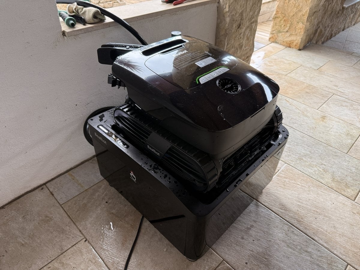 Beatbot AquaSense X Review: The Pool Cleaner That Cleans Itself 12