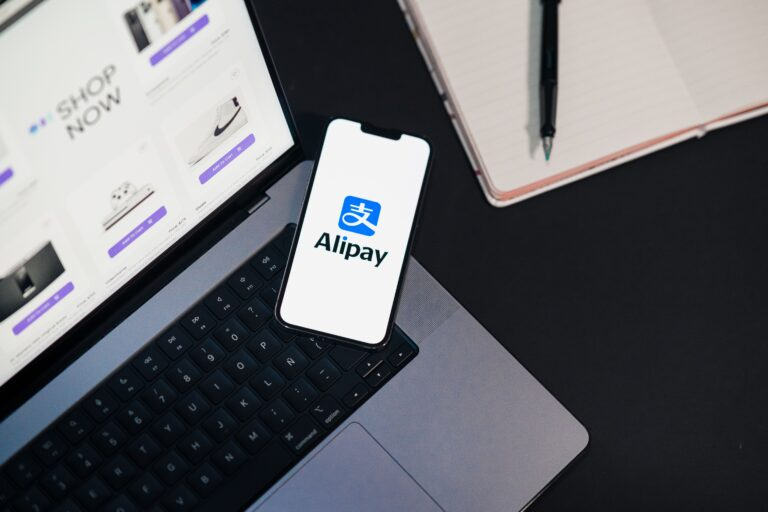 How businesses accept payments with Antom 4