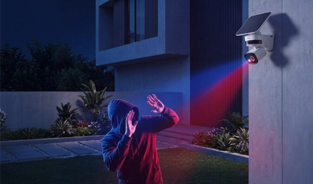 Eufy TrackLight Cam S1 flashing red and blue lights at an intruder