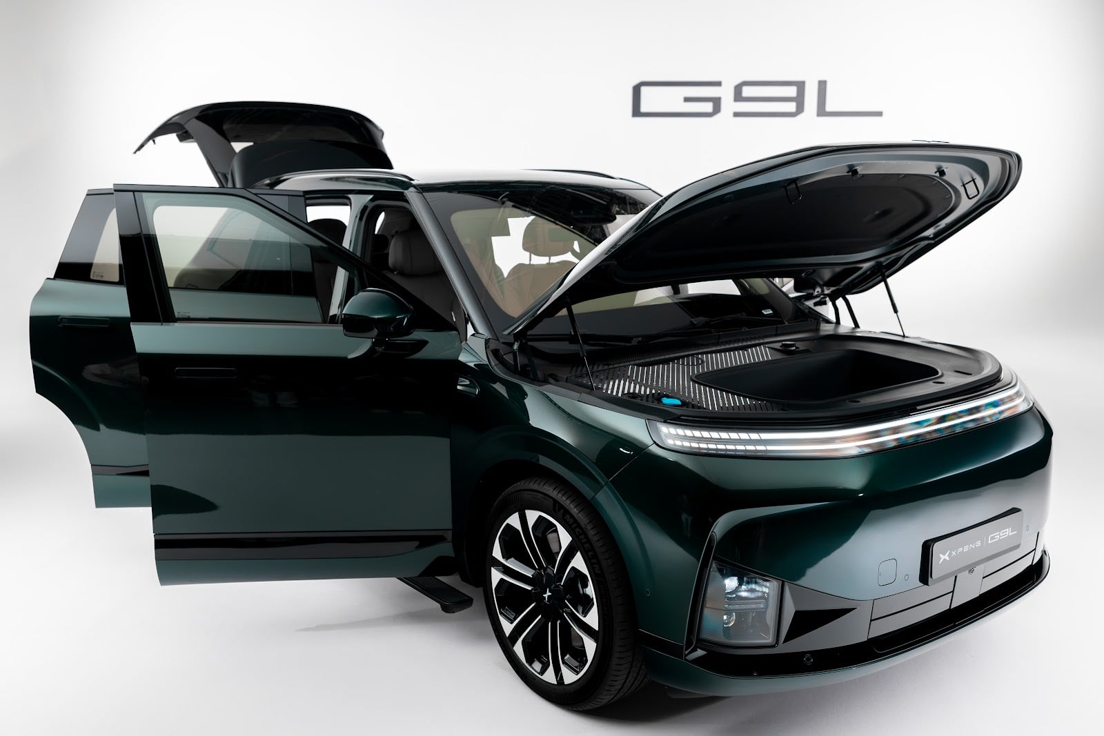 XPENG G9L with doors and front trunk open